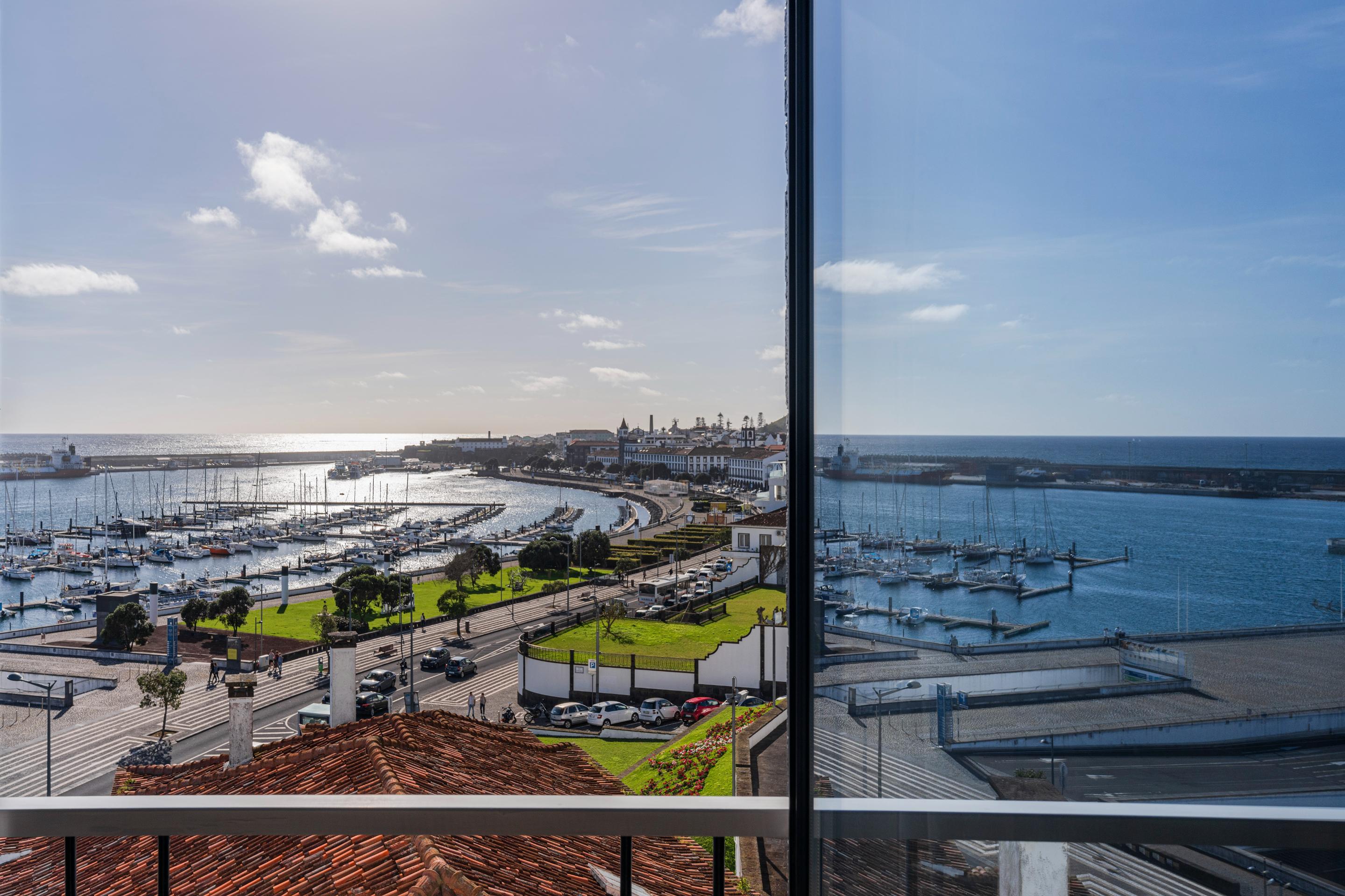 Grand Hotel Açores Atlântico Ponta Delgada Exterior foto View of the Marina from the 10th floor of the Marina Tower