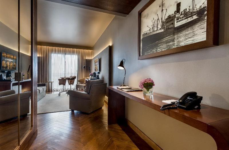 Grand Hotel Açores Atlântico Ponta Delgada Cameră foto A suite at the hotel